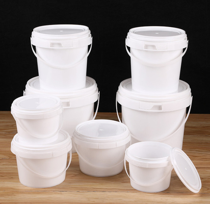 Botti di plastica rotondi di qualità alimentare impilabili riutilizzabili con maniglia di 1L-5L
