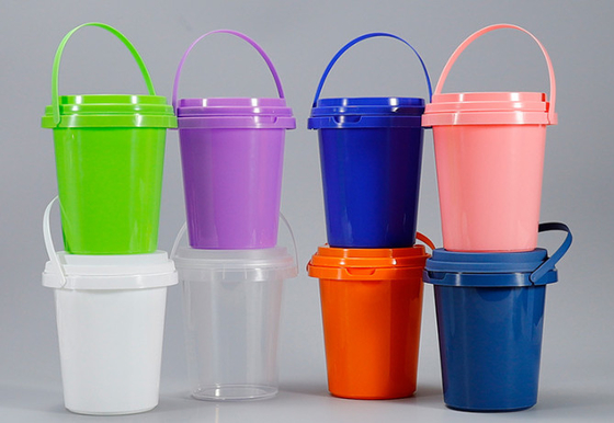 Bottile di plastica di superficie liscia con stampa a schermo per imballaggi alimentari sicuri.