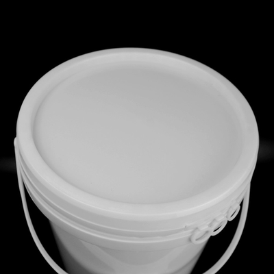 secchi accatastabili di plastica 20L con i coperchi