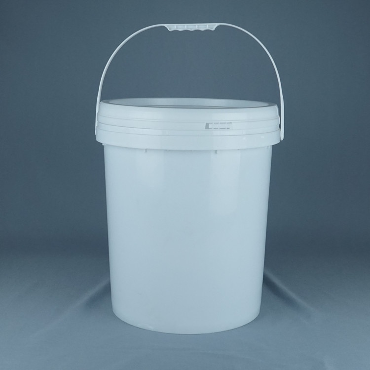 Botti di prodotti chimici rotondi con diverse capacità e coperchi sicuri per lo stoccaggio di prodotti chimici