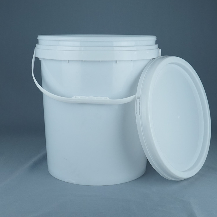 Botti di prodotti chimici rotondi con diverse capacità e coperchi sicuri per lo stoccaggio di prodotti chimici