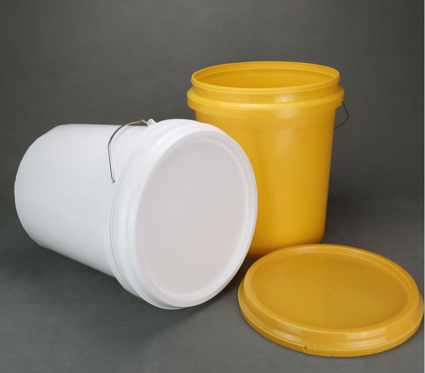 Botti di plastica da 5 galloni bianchi con guarnizione per un deposito versatile