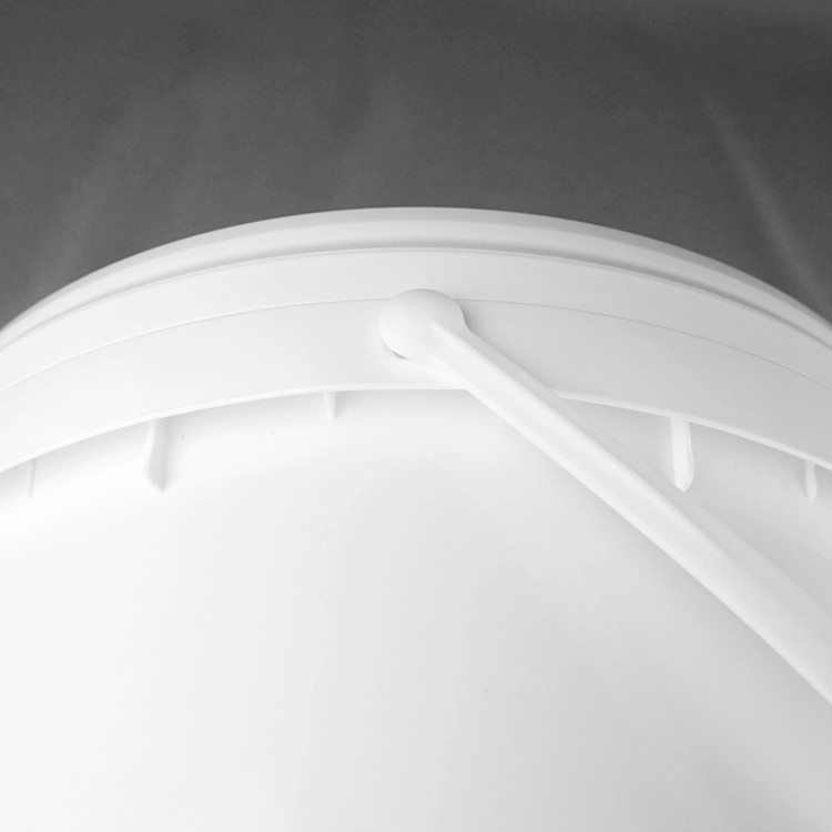 Botti di plastica da 5 galloni bianchi con guarnizione per un deposito versatile