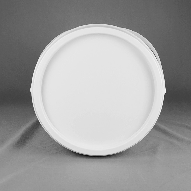 Botti di plastica da 5 galloni bianchi con guarnizione per un deposito versatile