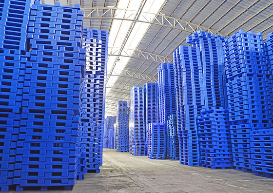 Il pallet per impieghi gravosi in Hdpe in plastica Euro personalizza il bene durevole misto in PE intero