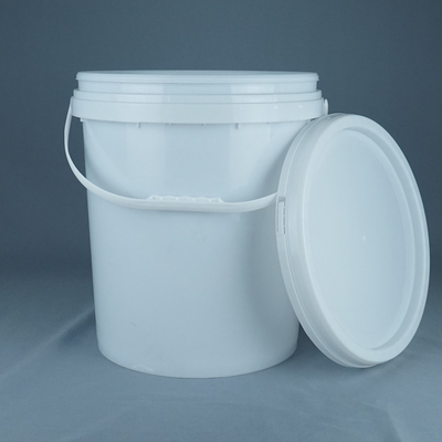 Botti di prodotti chimici rotondi con diverse capacità e coperchi sicuri per lo stoccaggio di prodotti chimici