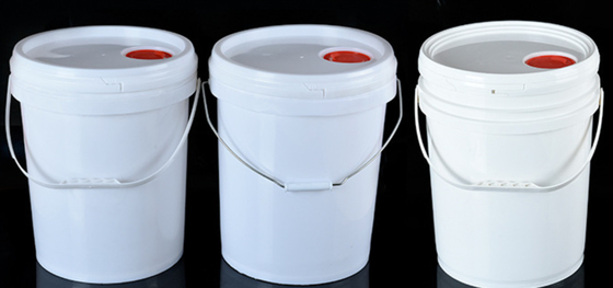 Cisterne di plastica durevoli dell'olio con capacità del secchio e della maniglia