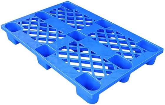 Soluzione di imballaggio versatile per pallet di plastica impilabili a nove piedi
