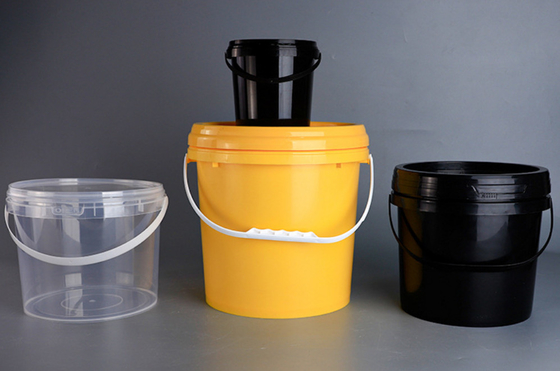 Un secchio di plastica circolare resistente con tecnologia di stampa a schermo