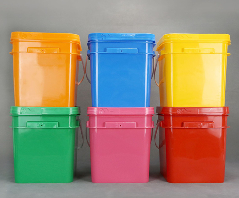 Bottile di plastica quadrata di qualità alimentare resistente agli urti e varietà di opzioni di stampa