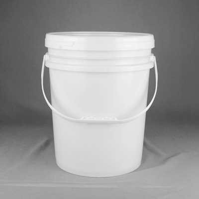 secchi accatastabili di plastica 20L con i coperchi