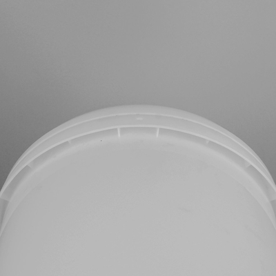 secchi accatastabili di plastica 20L con i coperchi