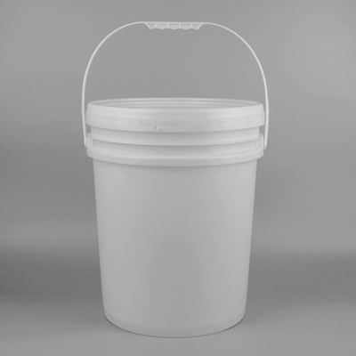 secchi accatastabili di plastica 20L con i coperchi