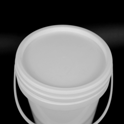 Secchio di plastica rotondo in vari colori e dimensioni per le capacità differenti