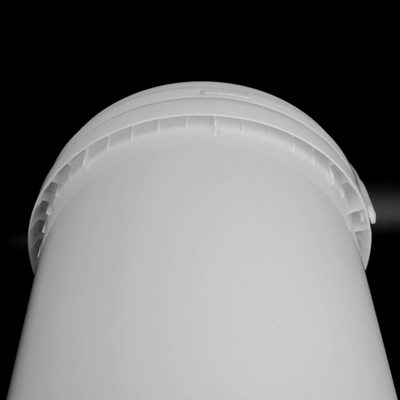 Rivestimenti dei fertilizzanti intorno al secchio di plastica 17kg con il coperchio e la maniglia