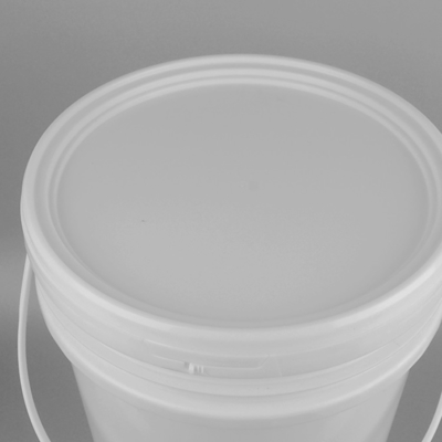I secchi di plastica accatastabili da 5 galloni con il coperchio resistente UV