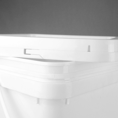 Tamburo rettangolare di imballaggio di plastica del commestibile 20kg con il coperchio e le maniglie doppie