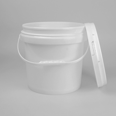 Un secchio di plastica trasparente da 9 litri che imballa Eco amichevole