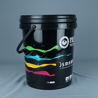 Pittura intorno ai secchi di plastica 20L con il coperchio e la maniglia
